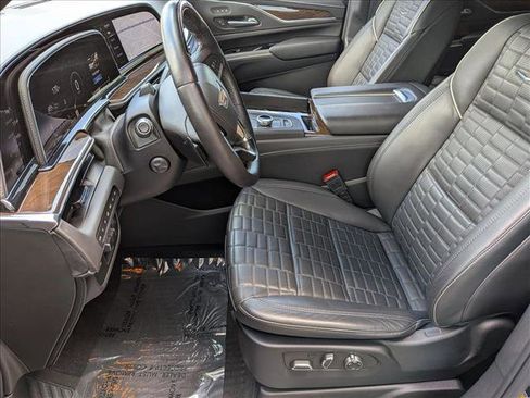 Used 2024 Cadillac Escalade Premium Luxury Platinum image 17