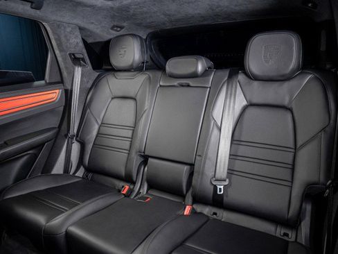 Used 2020 Porsche Cayenne Turbo image 15