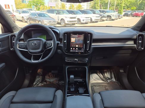 Used 2023 Volvo XC40 Recharge Plus AWD/4WD image 25