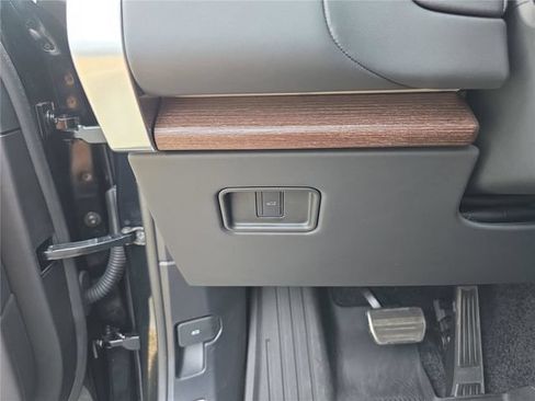 Used 2025 Land Rover Range Rover Autobiography AWD/4WD image 34