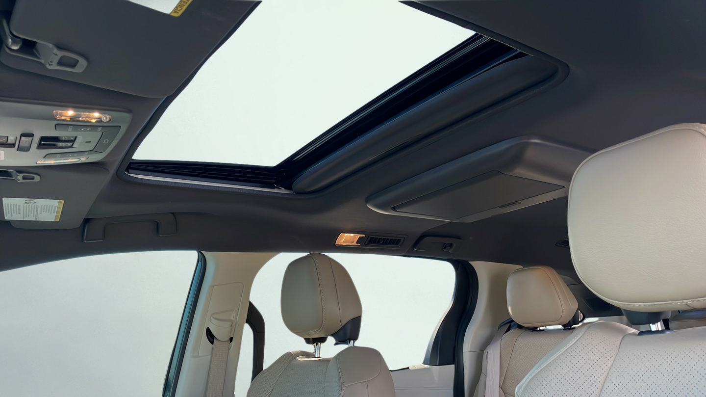 Certified 2023 Toyota Sienna Limited AWD/4WD image 14