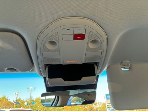 Used 2025 Genesis G70 2.5T image 45