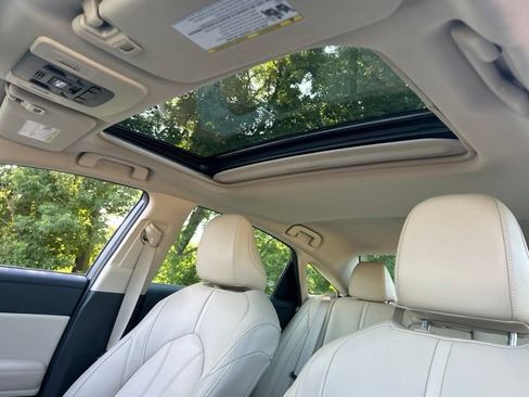 Used 2021 Toyota Avalon XLE w/ Moonroof Package FWD image 23