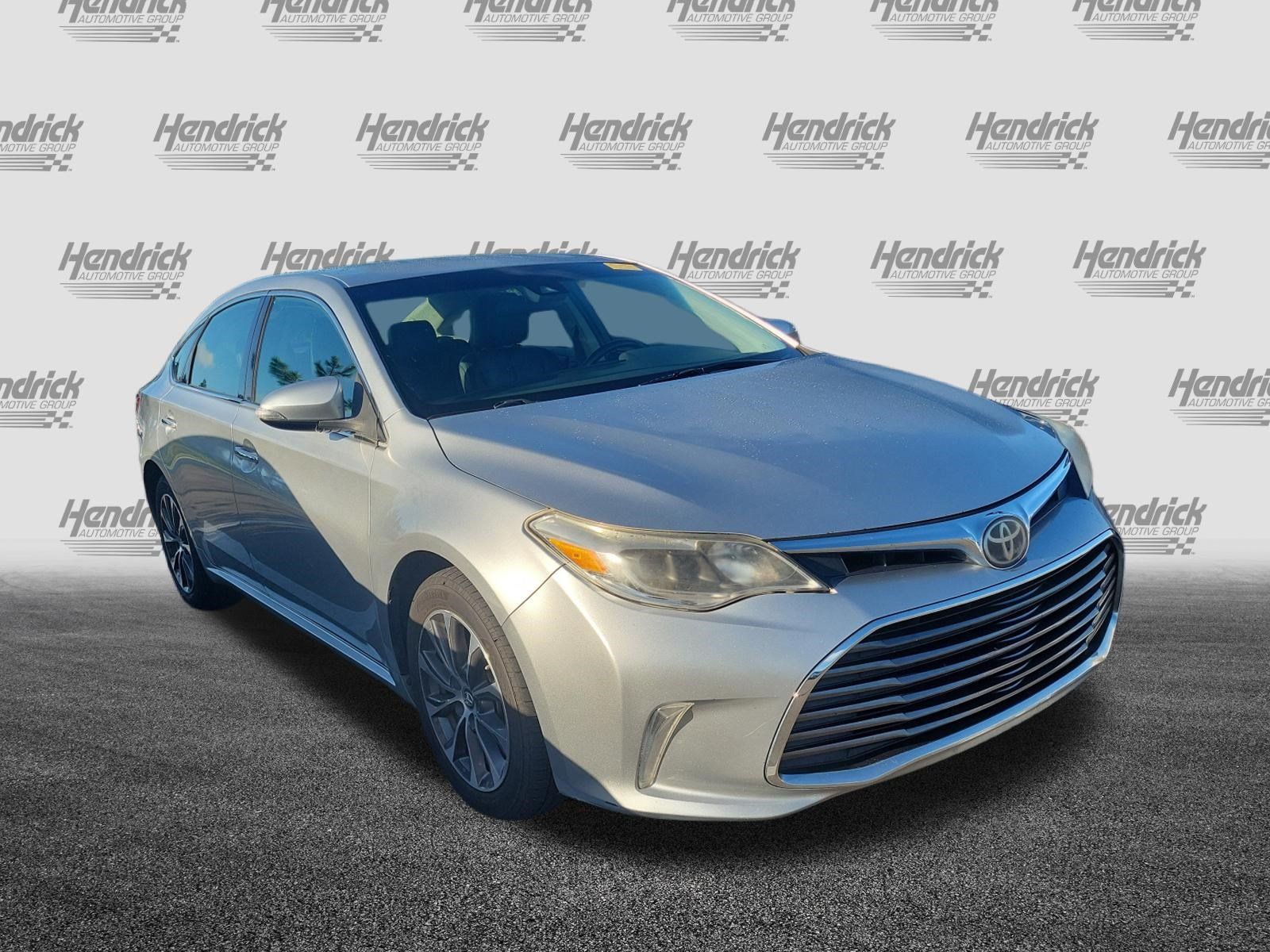 Used 2017 Toyota Avalon XLE FWD image 2