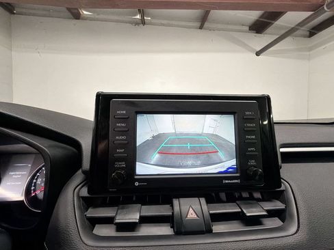 Used 2020 Toyota RAV4 LE FWD image 14