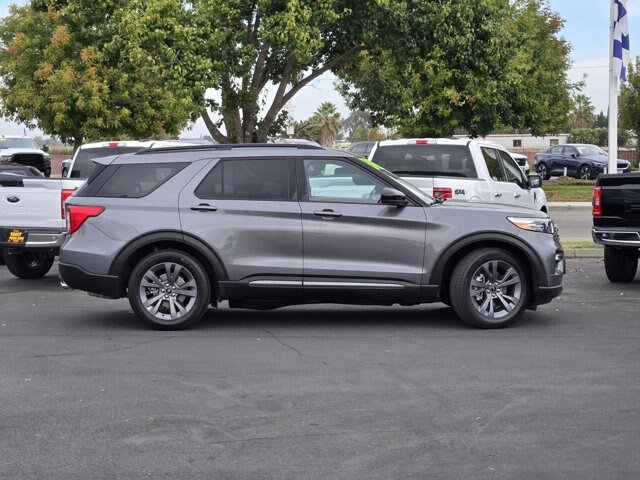 Certified 2024 Ford Explorer XLT w/ Equipment Group 202A RWD image 3