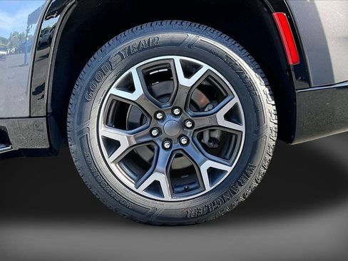 Certified 2024 Jeep Wagoneer Series III AWD/4WD image 35