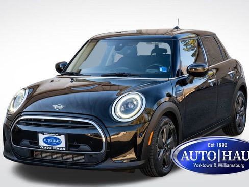 Used 2022 MINI Cooper 4-Door Hardtop image 1