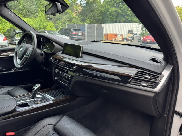 Used 2018 BMW X5 xDrive50i AWD/4WD image 29