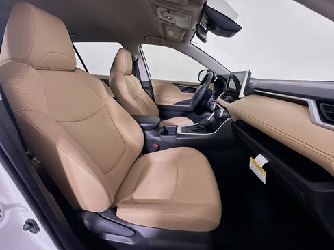 Used 2025 Toyota RAV4 LE image 28