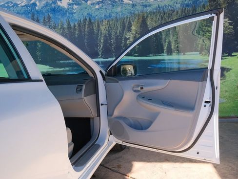 Used 2009 Toyota Corolla LE w/ All Weather Guard Pkg FWD image 25