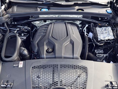 New 2026 Porsche Macan image 27