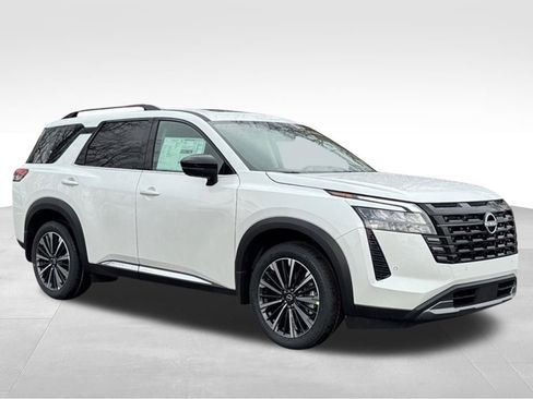 New 2026 Nissan Pathfinder Platinum w/ Cargo Package AWD/4WD image 9