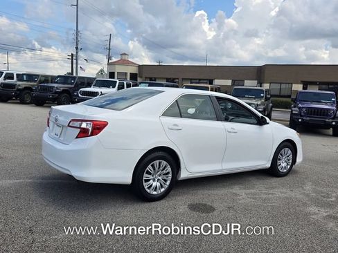 Used 2014 Toyota Camry LE FWD image 14
