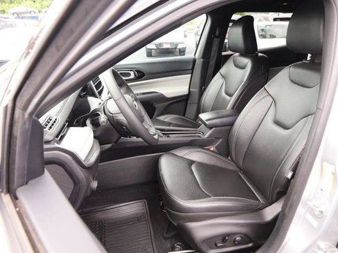 Used 2025 Jeep Compass Limited AWD/4WD image 8