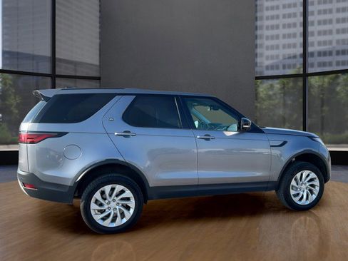 Used 2024 Land Rover Discovery S image 17