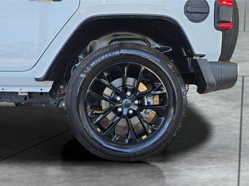 Used 2024 Jeep Wrangler Unlimited Sahara AWD/4WD image 35