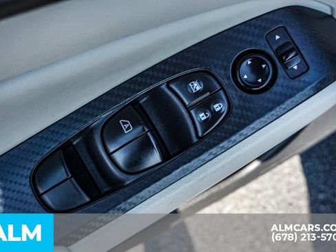 Used 2025 Nissan Altima 2.5 SV FWD image 44