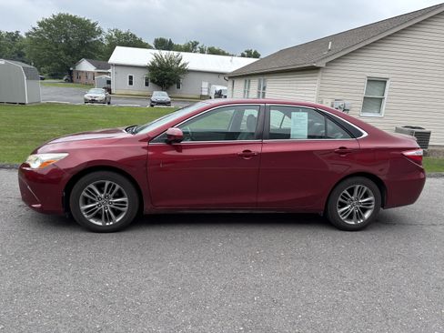 Used 2015 Toyota Camry SE w/ Moonroof Package FWD image 6