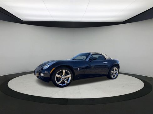 Used 2006 Pontiac Solstice Convertible w/ Premium Package image 3