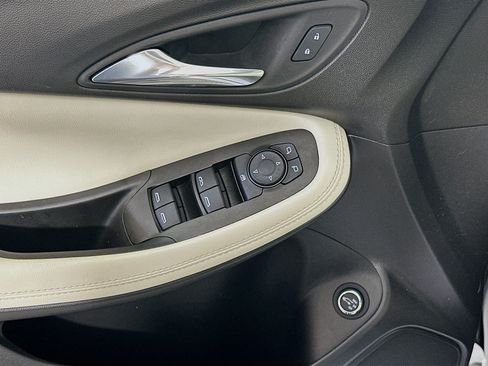 Used 2022 Buick Encore GX Select w/ Sport Touring Package FWD image 15