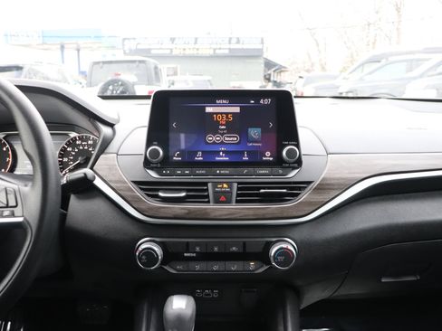 Used 2025 Nissan Altima 2.5 SV image 19