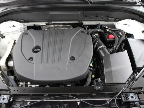 Used 2022 Volvo XC60 B5 Momentum w/ Advanced Package FWD image 44