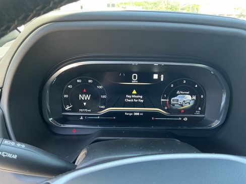 Used 2022 GMC Yukon SLT w/ SLT Luxury Package AWD/4WD image 18
