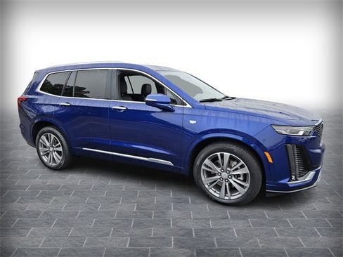 Certified 2025 Cadillac XT6 Premium Luxury image 3