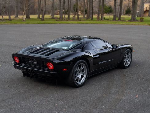 Used 2005 Ford GT RWD image 24