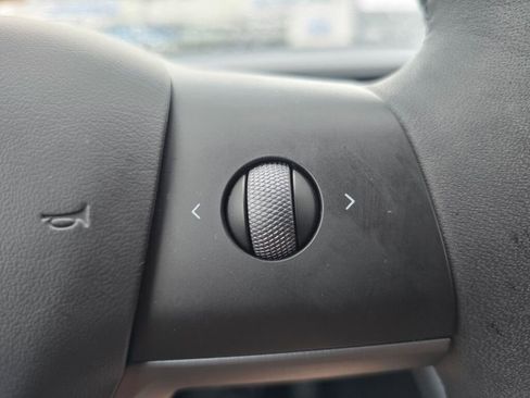 Used 2023 Tesla Model Y Long Range image 28