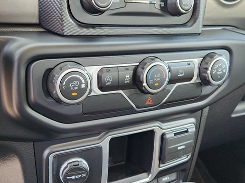 Used 2021 Jeep Wrangler Sport AWD/4WD image 10