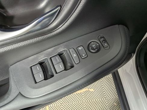Used 2023 Honda HR-V LX image 14