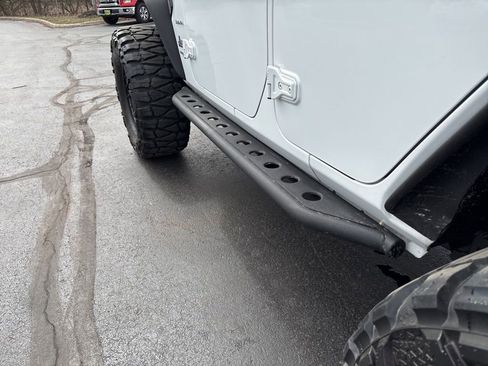 Used 2018 Jeep Wrangler Unlimited Sahara image 12