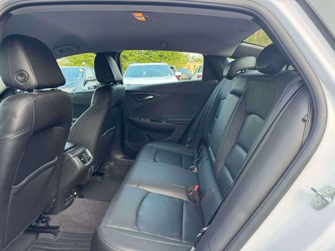 Used 2017 Chevrolet Malibu LT w/ Leather Package FWD image 14
