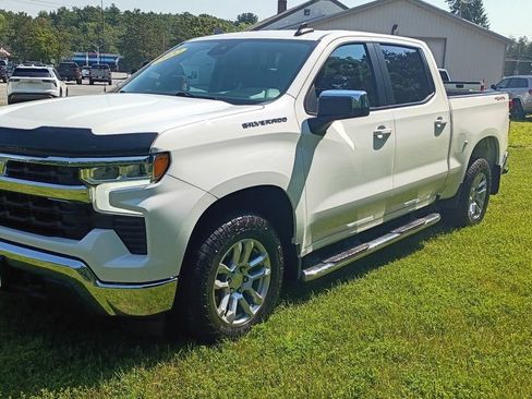 Used 2022 Chevrolet Silverado 1500 LT AWD/4WD image 3