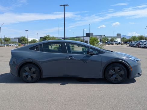 Used 2025 Toyota Prius LE FWD image 6