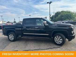 Used 2024 Chevrolet Silverado 2500 High Country w/ Technology Package AWD/4WD video 2