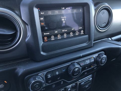 Used 2022 Jeep Wrangler Unlimited Sport image 19