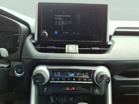 Used 2025 Toyota RAV4 XLE FWD image 18