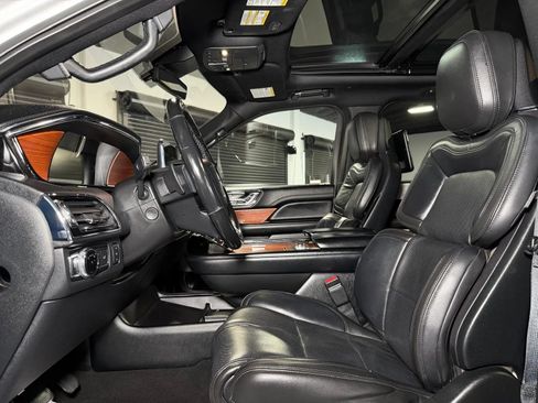Used 2018 Lincoln Navigator Reserve w/ Technology Package AWD/4WD image 33