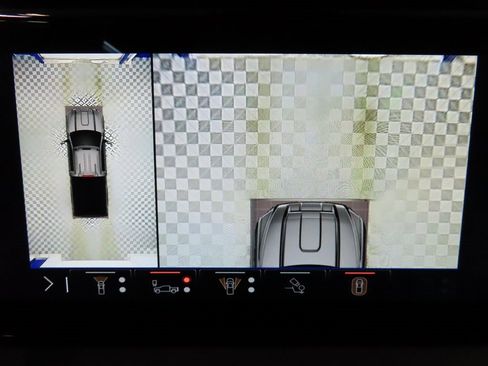 Used 2025 GMC Sierra 2500 AT4X image 18