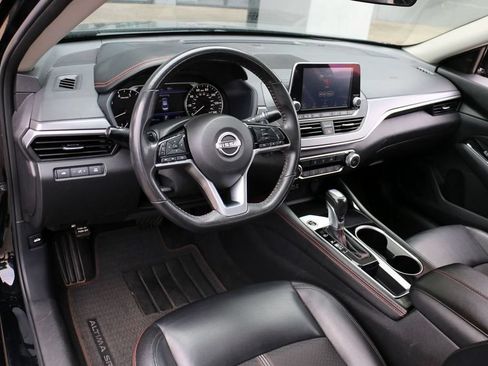 Used 2024 Nissan Altima 2.5 SR FWD image 17