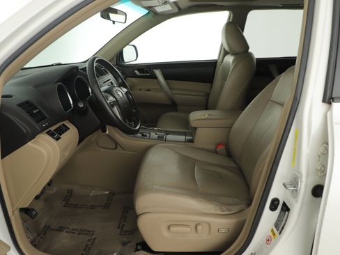 Used 2010 Toyota Highlander SE FWD image 10