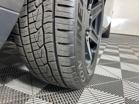 Used 2017 Dodge Challenger R/T image 14