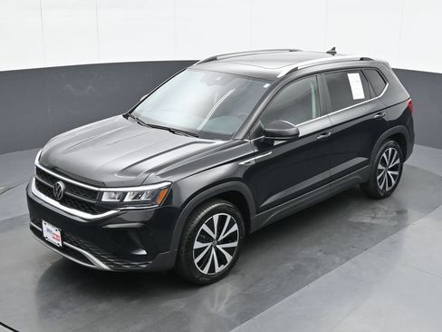 Used 2022 Volkswagen Taos SE AWD/4WD image 17