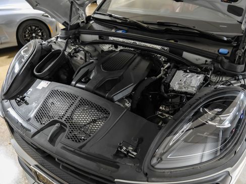 Used 2023 Porsche Macan Turbo image 58