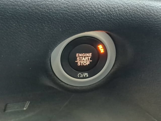 Certified 2025 Chrysler Pacifica Select FWD image 36