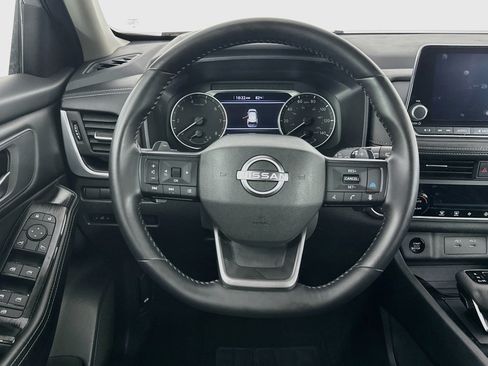 Used 2025 Nissan Rogue SV FWD image 18