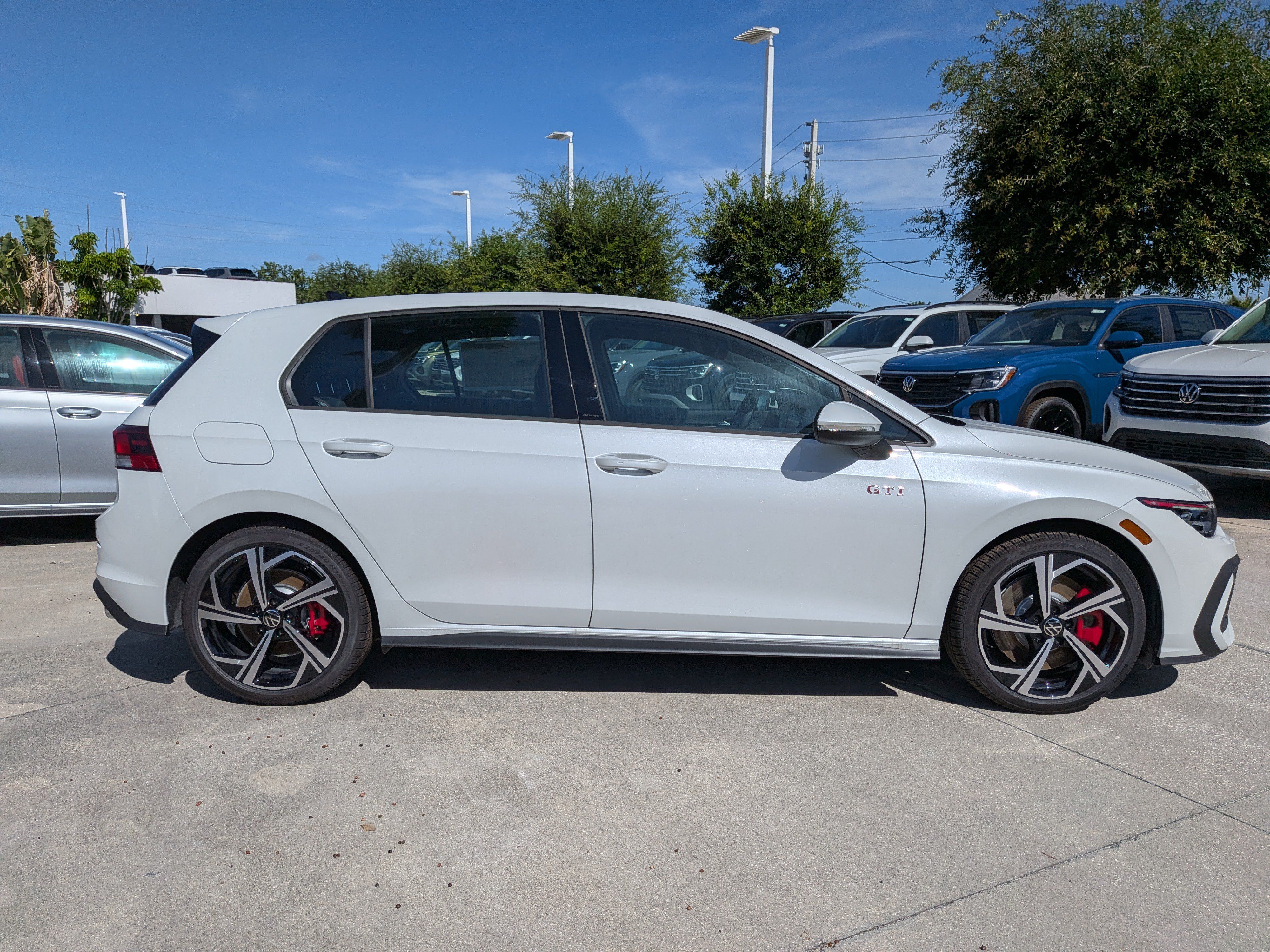 New 2026 Volkswagen GTI SE FWD image 2